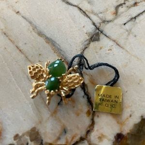 Vintage Bee 🐝 gold finish brooch